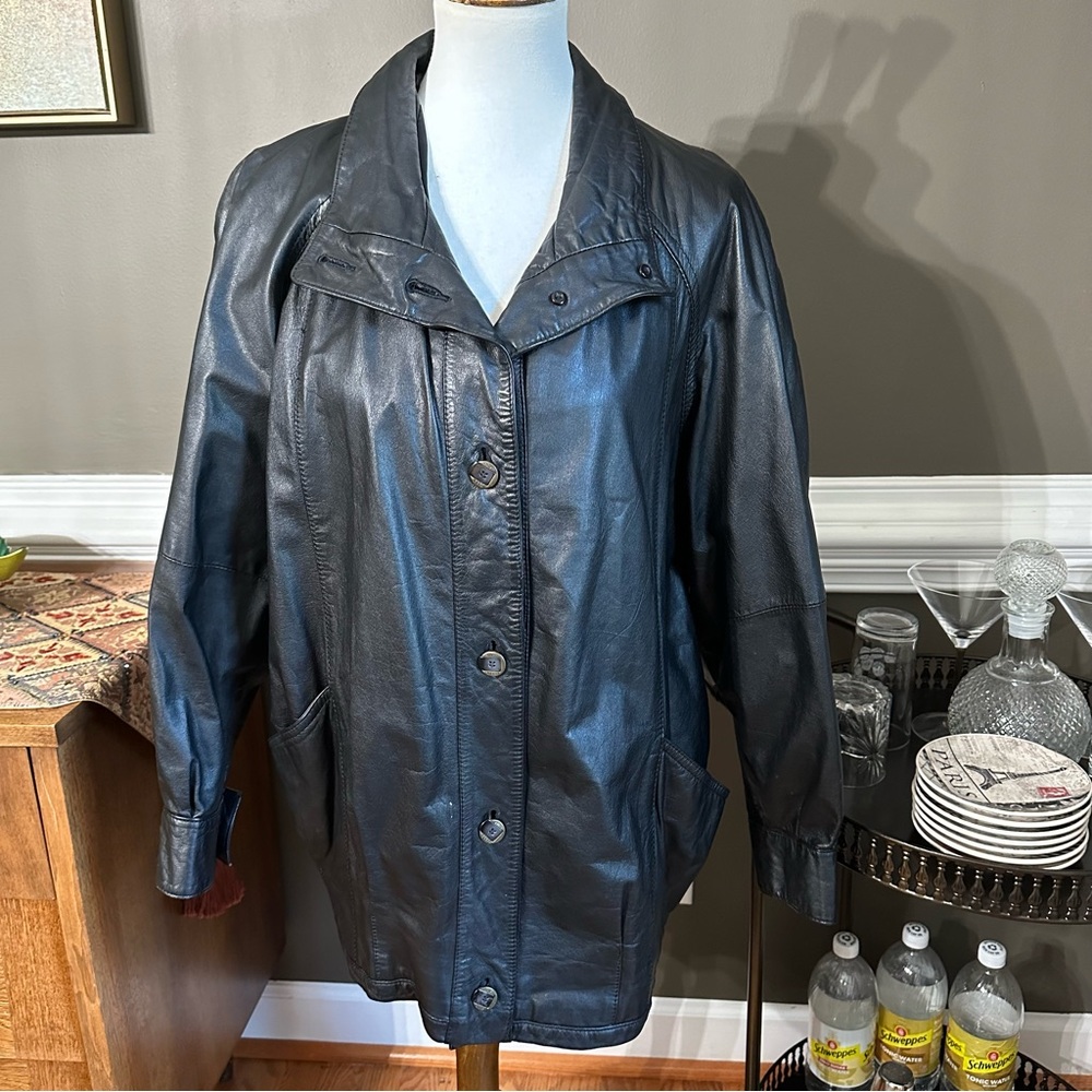 Vintage Pelle oversized style leather jacket. Size Medium. Black.